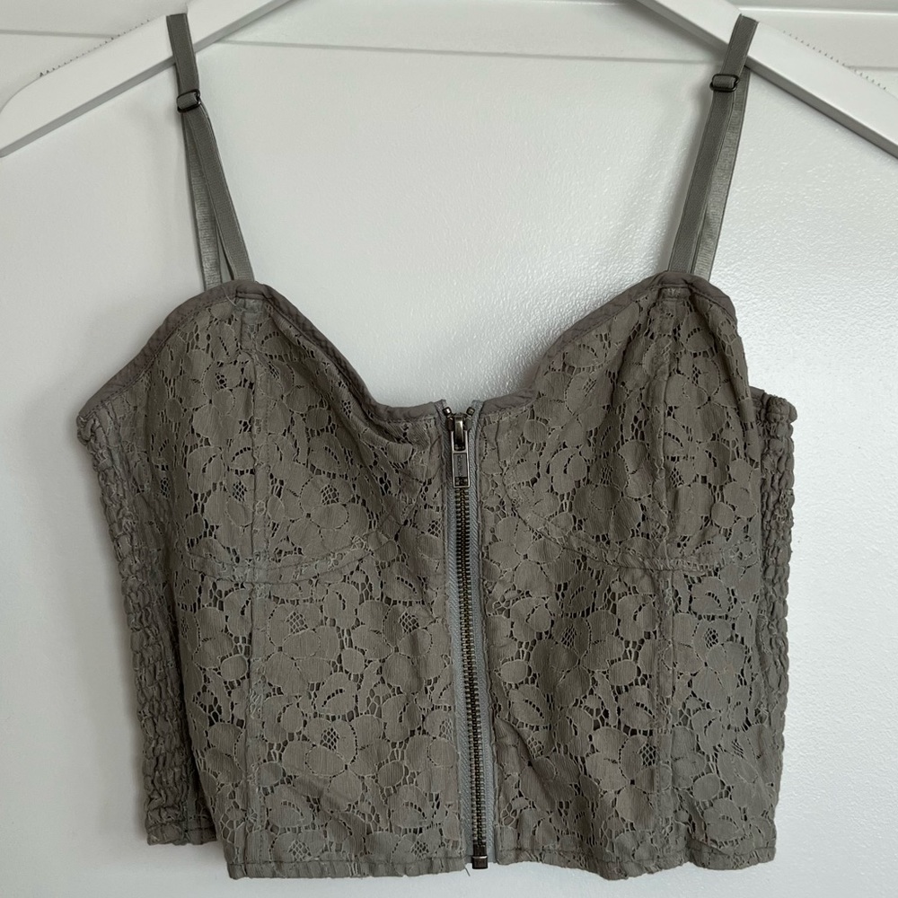 Aritzia Talula crop top